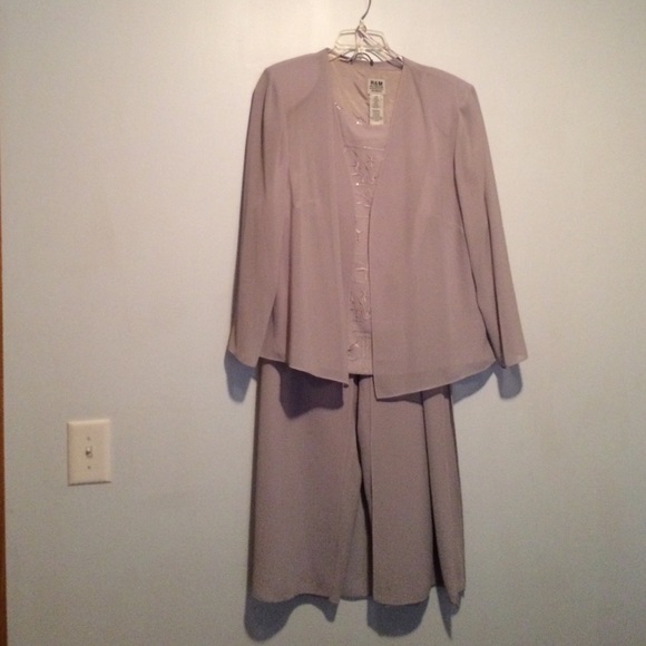Pant suit for fancy occasions