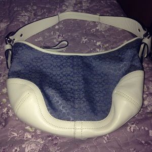 I am selling an AUTHENTIC coach bag.