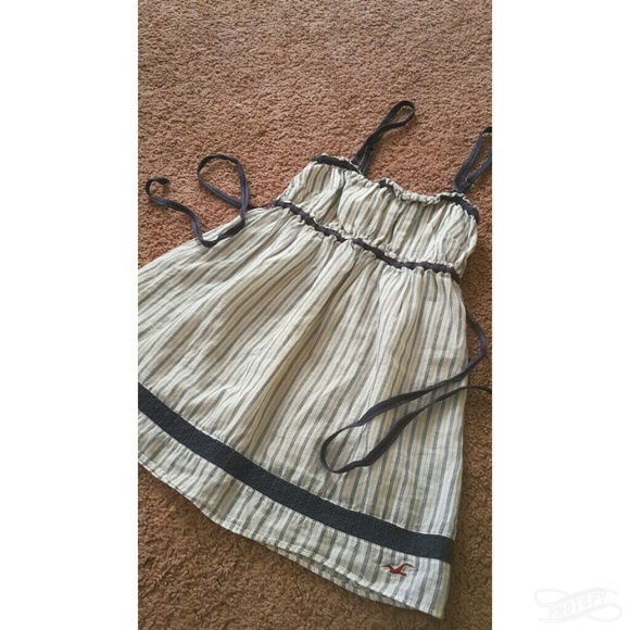 Hollister Ruffle & Flow Top