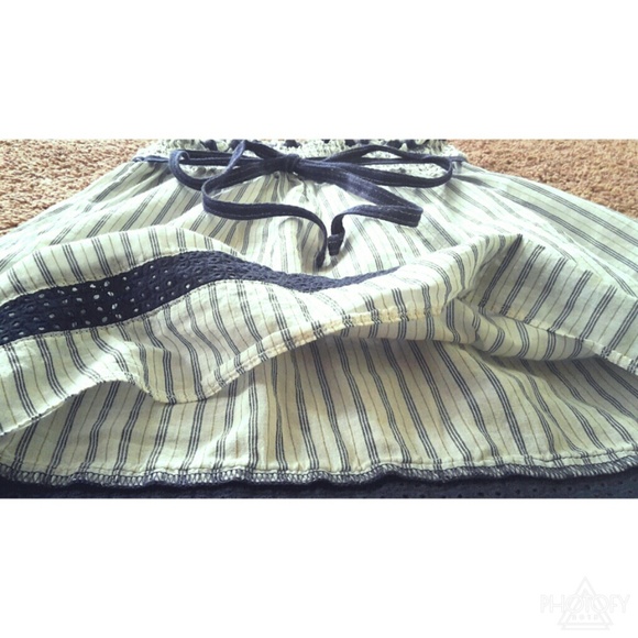 Hollister Ruffle & Flow Top - Picture 2 of 3
