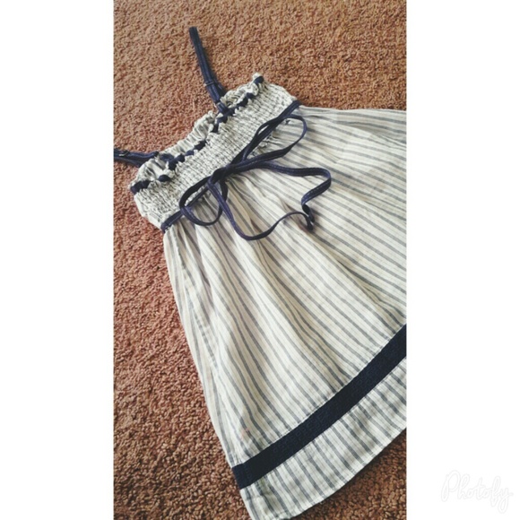 Hollister Ruffle & Flow Top - Picture 3 of 3