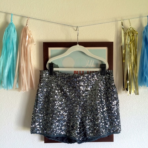 Olivaceous Pants - 🌟HP! SALE!! Sequin shorts w/ scallop crochet hem