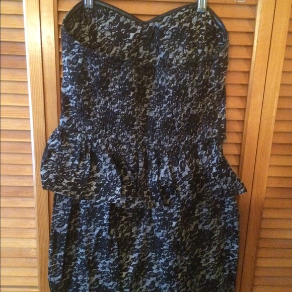 Peplum Dress-DONATING SOON - Picture 4 of 4