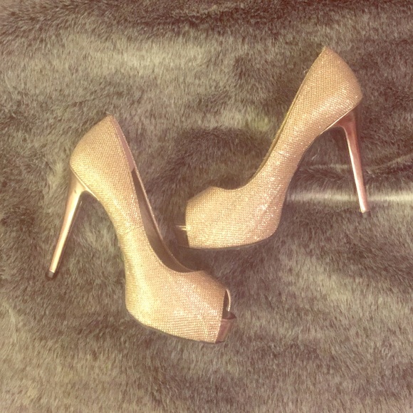 Guess peep toe heels in sparkly gold