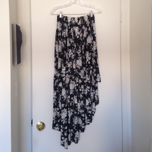Brandy Melville Dresses & Skirts - Brandy Melville floral maxi high-low skirt.