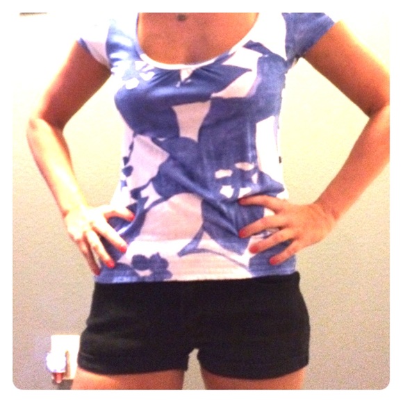 Blue and white flowery shirt, scrunch waist.