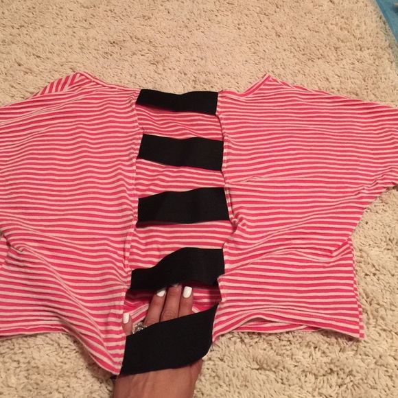 Open elastic strap shirt