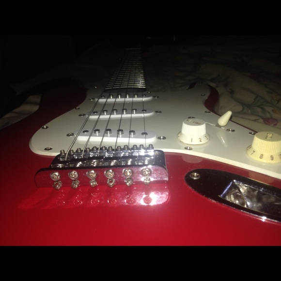 Electric squire fender mini guitar - Picture 2 of 4