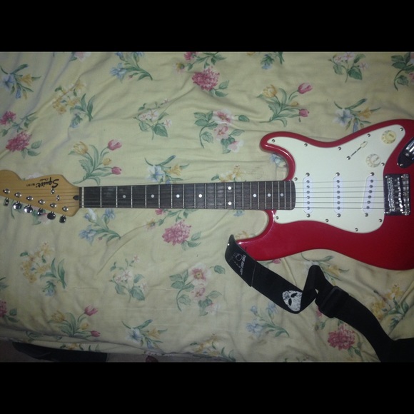 Electric squire fender mini guitar - Picture 3 of 4
