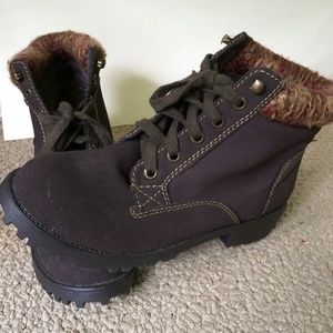 New brown laceup boots w red & tan faux fur.