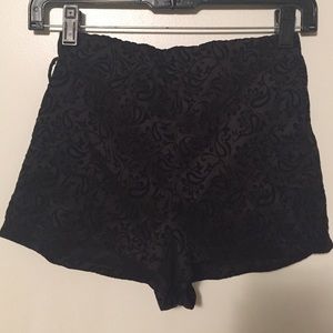 Black High-Waisted Velvet Design Shorts