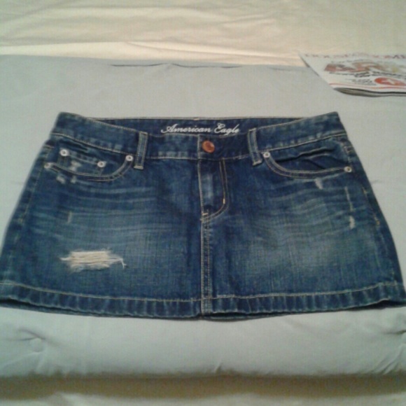 American Eagle distressed jean skirt
