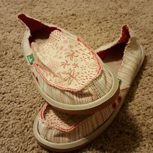 NWOT Sz 8 womens pink and cream Sanuks
