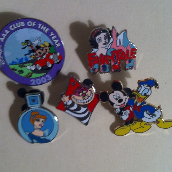 Disney pins