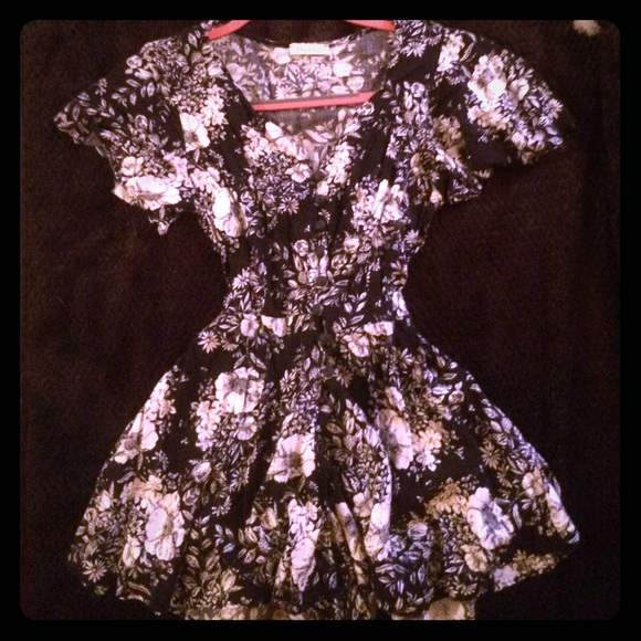 Sweet button up floral romper/playsuit from ANGL.