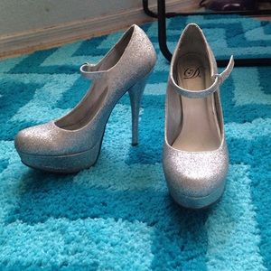 Silver Sparkling Pumps