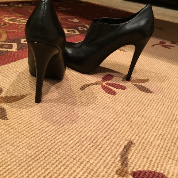 BCBG Blk booties - Picture 3 of 3