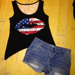 lip print tank top w/ lace backing