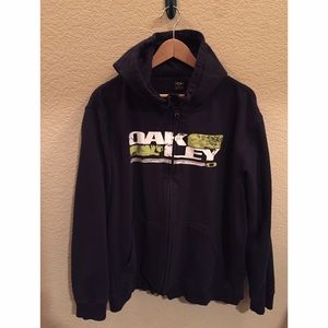 Men's Oakley zip up sweatshirt.