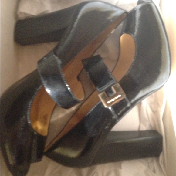NIB Michael Kors peep toe heels