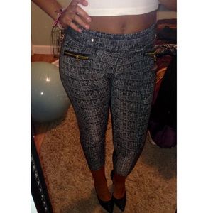 Patterned zippered elastic leggings