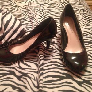 Black closed toe heels