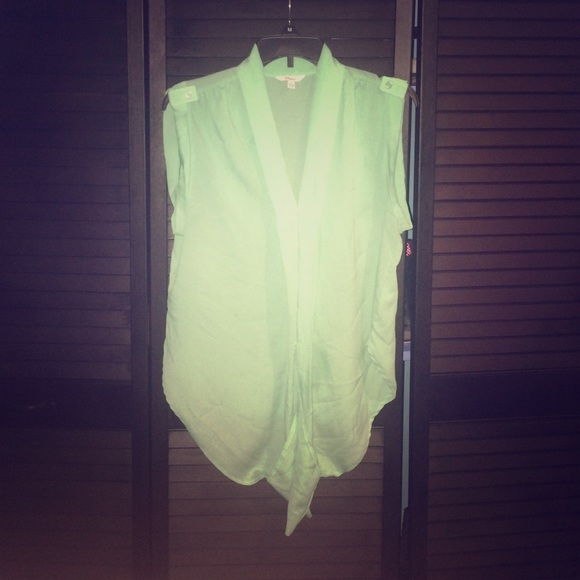 a large Candies super cute mint dressy top.