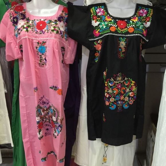 Traditional Mexican dress - Picture 2 of 3