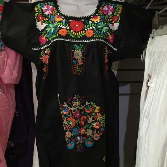 Traditional Mexican dress - Picture 3 of 3