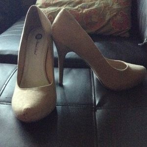 EUC nude sure heels.