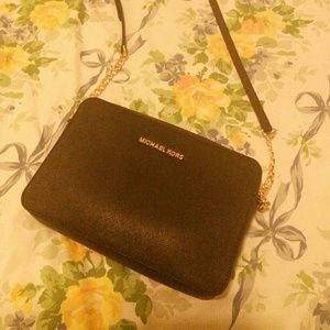 Michael Kors jet set crossbody bag