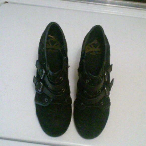 Wedged heel boots