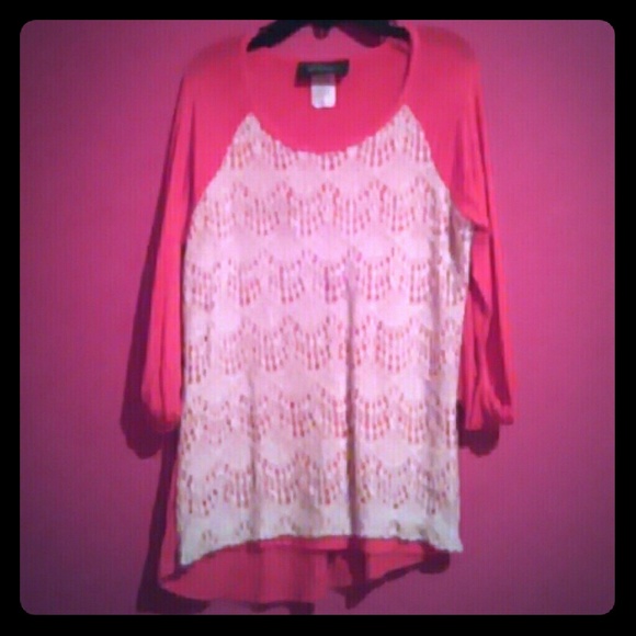 A half-long sleeve pink shirt