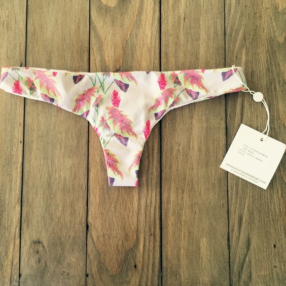 PP $90 shipped Acacia ho'okipa bottoms in small. - Picture 1 of 1