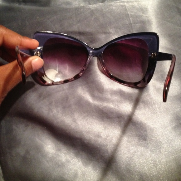 New Blue Abstract Print Sunnies - Picture 3 of 3