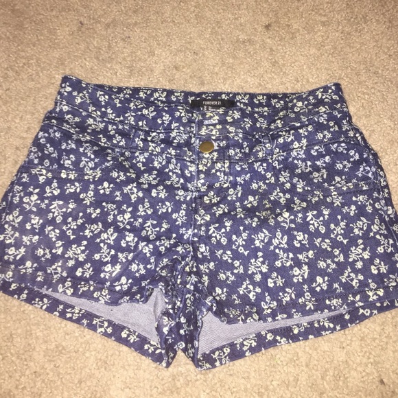 🌸Cute floral shorts from Forever 21🌸