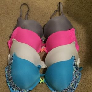 2 Victoria secret bra bundle!!
