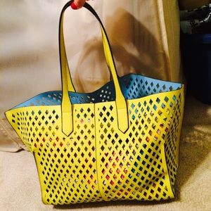 Yellow net tote bag