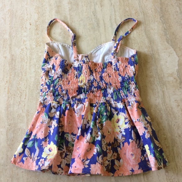 🌺 FLORAL TOP - Picture 2 of 3