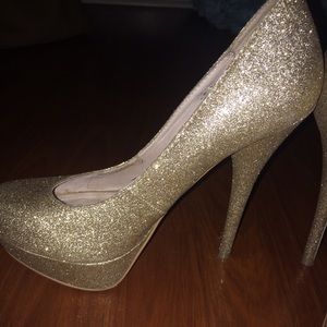 Steve Madden Gold Glitter Pumps
