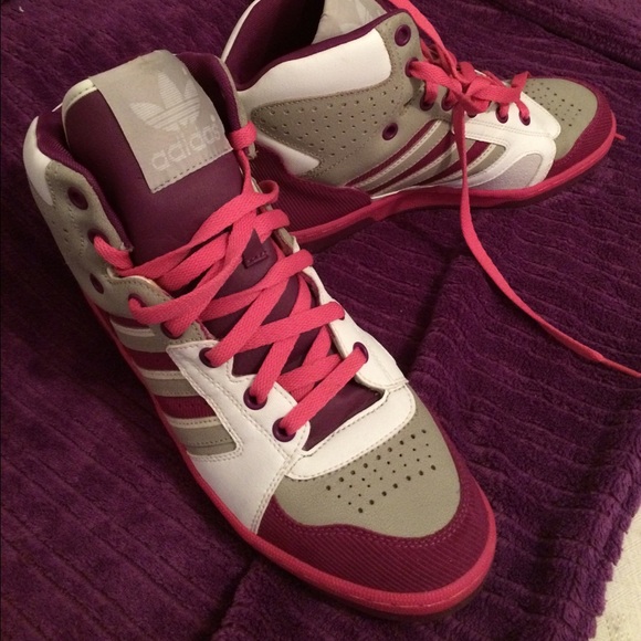 Adidas worn once skater tennis shoes, great shoes!