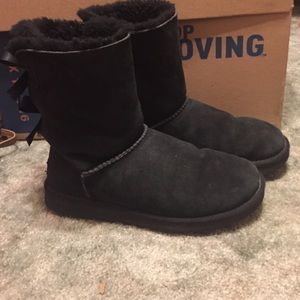 Black Short Uggs with 2 bows in the back
