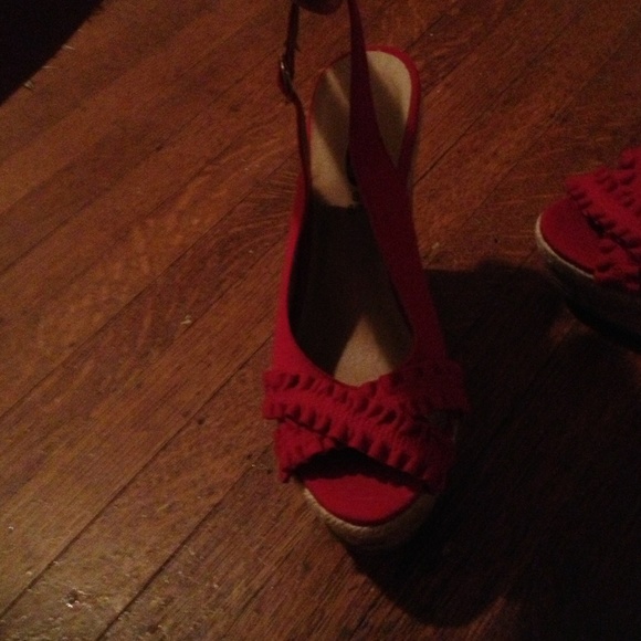 Rue 21 Red Ruffle Wedges - Picture 2 of 3