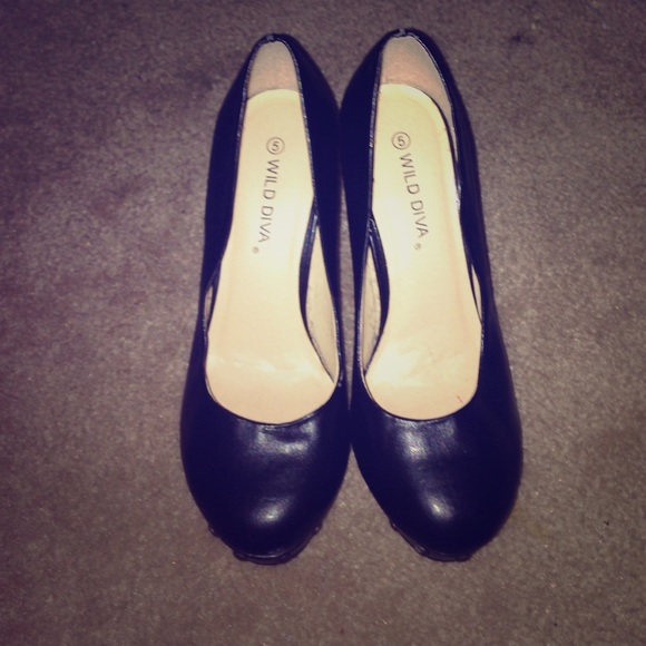 black heels - Picture 1 of 3