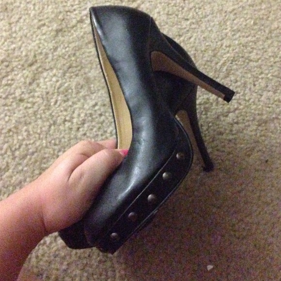 black heels - Picture 2 of 3