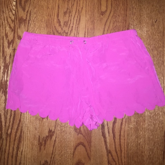 H&M Pink Scalloped Shorts w/ Pockets - Picture 1 of 3