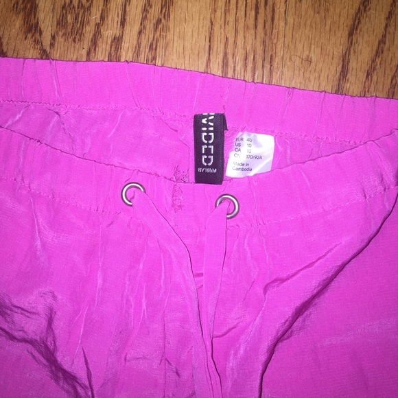 H&M Pink Scalloped Shorts w/ Pockets - Picture 3 of 3