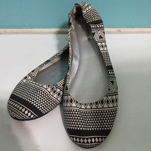 Black & White flats