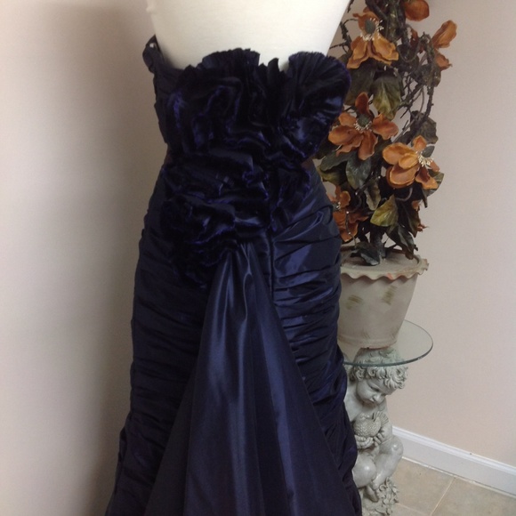 Gown - Picture 2 of 4