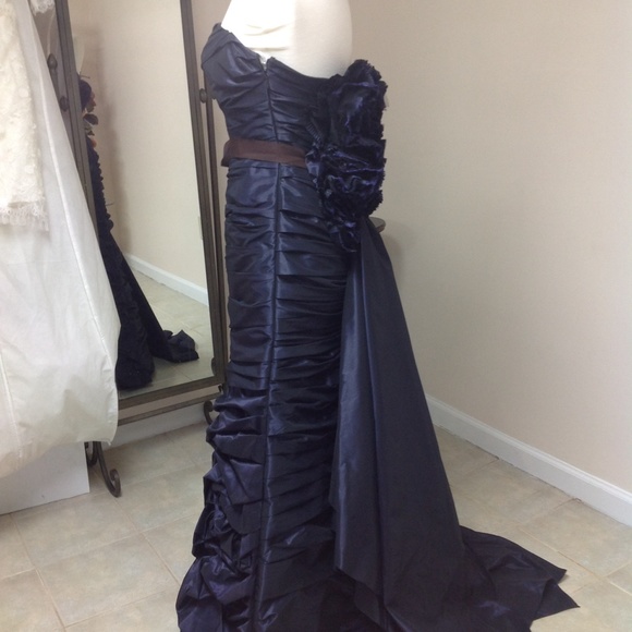 Gown - Picture 3 of 4